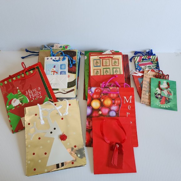 NWT/NWOT (30) Miscellaneous Christmas Themed Gift Bag Assortment - Picture 1 of 9